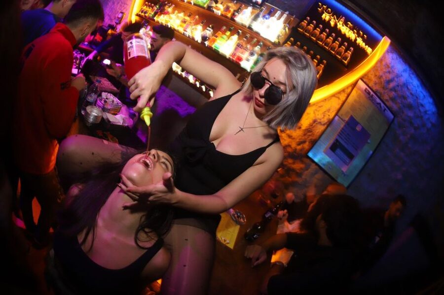 Istanbul: Party Pub Crawl with Party Bus - Who will enjoy this most?
