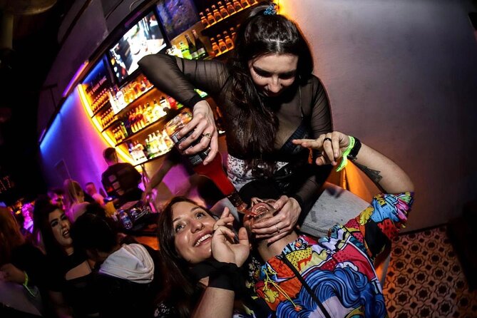 Istanbul Party Pub Crawl with Party Bus in Sultanahmet and Taksim - Group size, pace, and the real feel of the evening