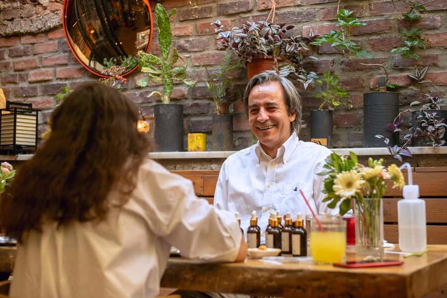Istanbul: Perfume Making Workshop with Snacks and Drinks - The first stage: learning how perfume is built