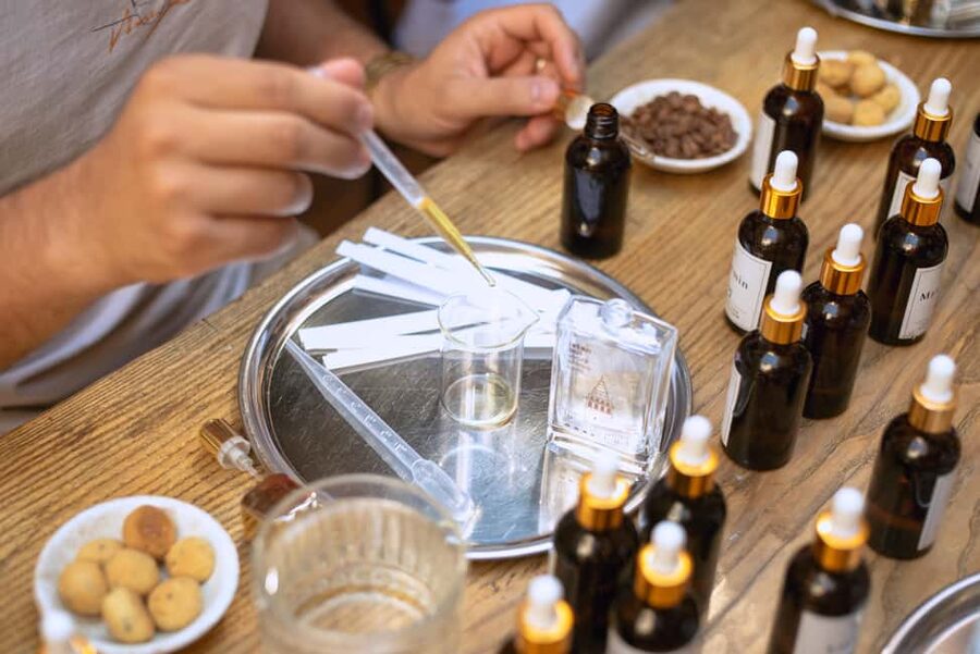 Istanbul: Perfume Making Workshop with Snacks and Drinks - Choosing from the scent collection