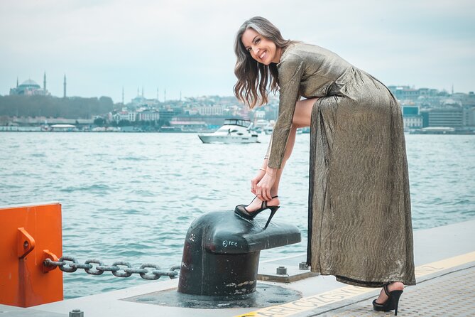 Istanbul Photography Tour - Posing help that makes the photos easier