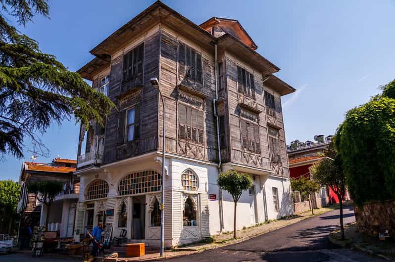 Istanbul Princes island Tour visiting 2 island - One hour on quieter Heybeliada