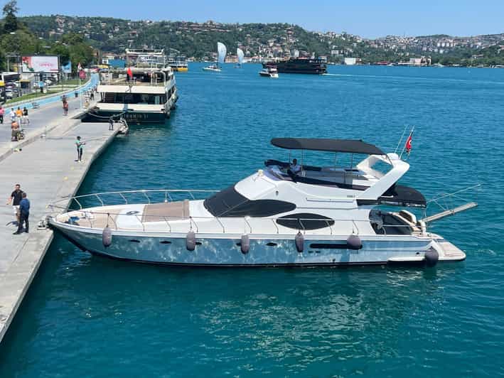 Istanbul: Private Bosphorus Strait Sightseeing Yacht Cruise - Seeing Istanbul from the Bosphorus