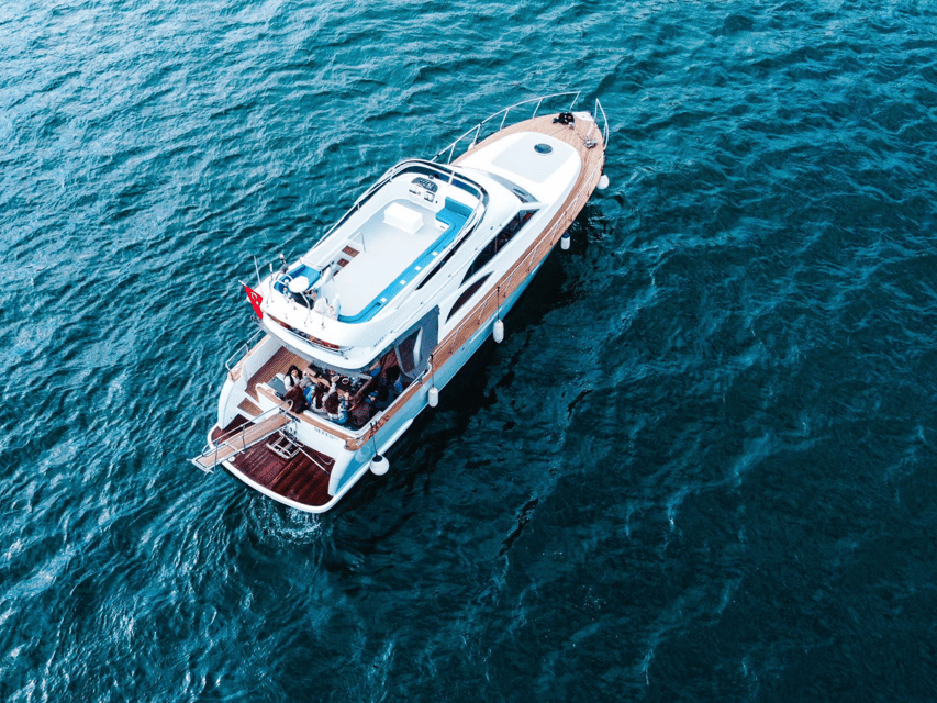 Istanbul: Private Bosphorus Tour On Luxury Yacht - Why the Bosphorus works best from a private yacht