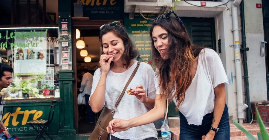 Istanbul: Private Guided Food Tour with 10 Tastings - Who should book this food walk?