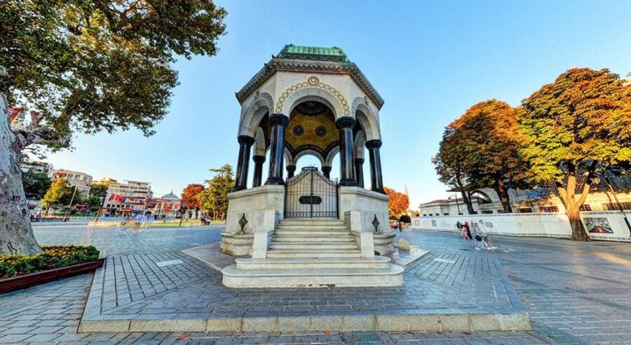 Istanbul: Private Guided Walking Tour - The Blue Mosque and its six minarets