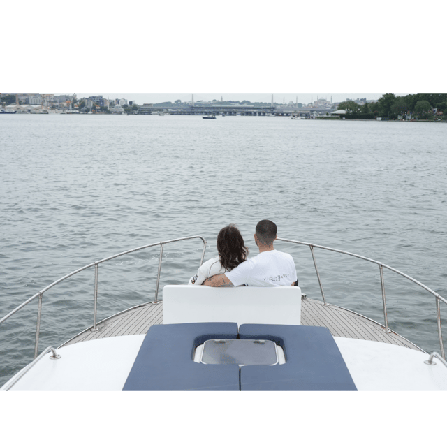 İstanbul:Private Luxury Yacht on Bosphorus 14 Meter(46 feet) - What the $325 price really covers
