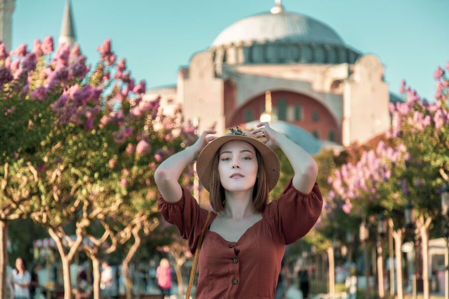 Istanbul: Private photoshoot at Hagia Sophia&Blue Mosque - Starting at Sultan Ahmet Park