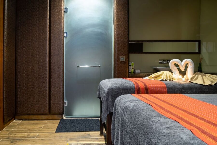 Istanbul: Private Turkish Bath, Massage, and Pool in Taksim - Face masks, tea, and the small comforts