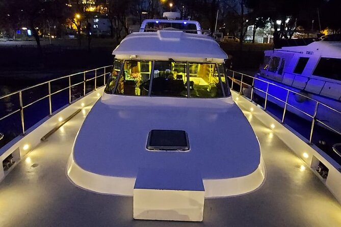 Istanbul Private Yacht Tour - 2 Hours - Beylerbeyi Palace and the First Bosphorus Bridge