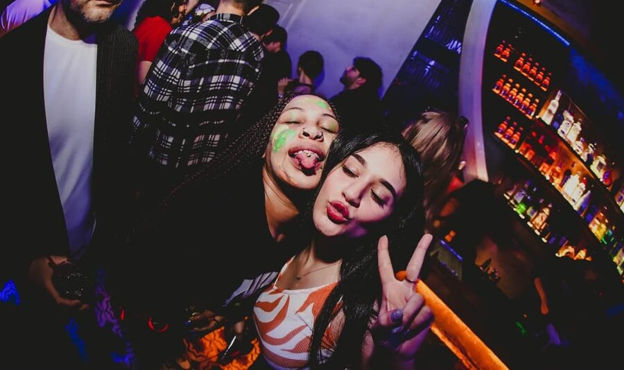 Istanbul: Rooftop Pub Crawl with Party Bus - A seven-hour schedule requires stamina