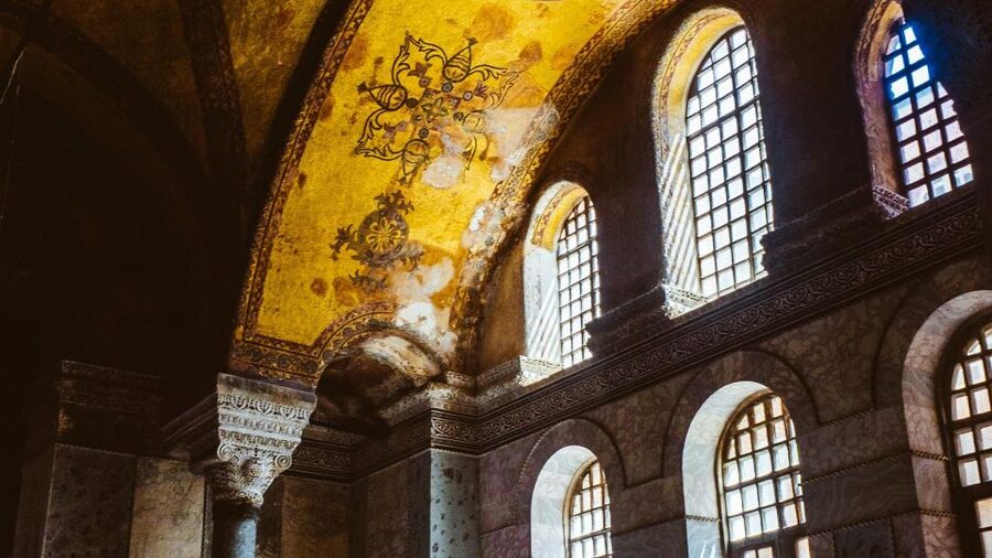 Istanbul's Iconic Duo: Hagia Sophia & Basilica Cistern - What the 4.8 rating tells you