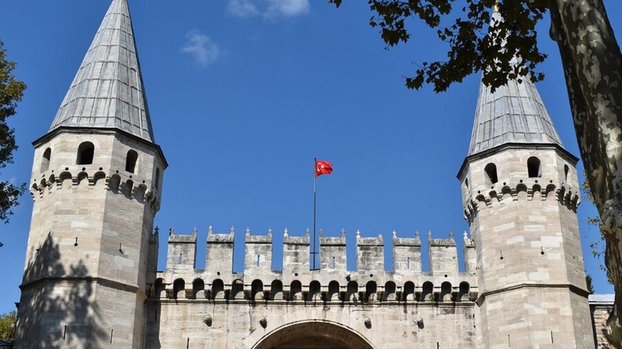 Istanbul's Popular Duo: Hagia Sophia & Topkapı Palace - Who will get the most from this tour