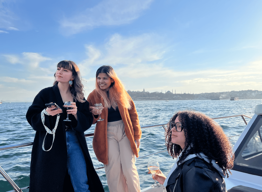 Istanbul: Small Group Yacht Tour with Unlimited Wine - Hagia Sophia and the changing light