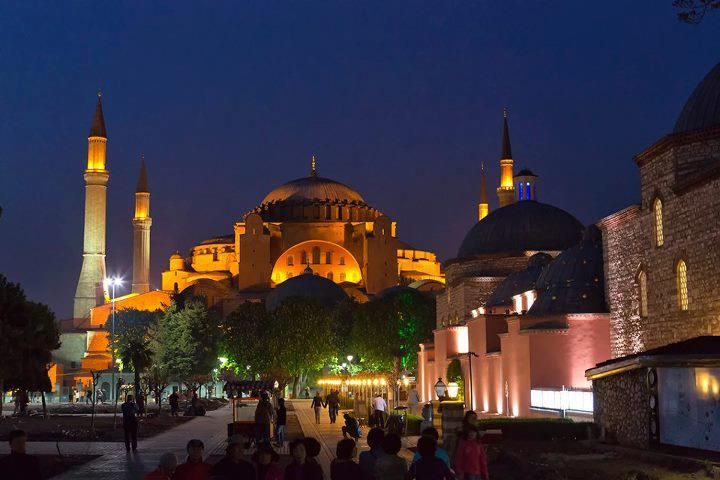 Istanbul-St Sophia,Blue Mosque,Hippodrome Guided Tour - Reading the ancient Hippodrome in Sultanahmet Square