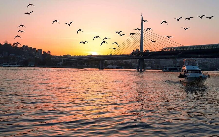 Istanbul: Sunset Bosphorus Yacht Cruise with A break on Asia - Key points at a glance