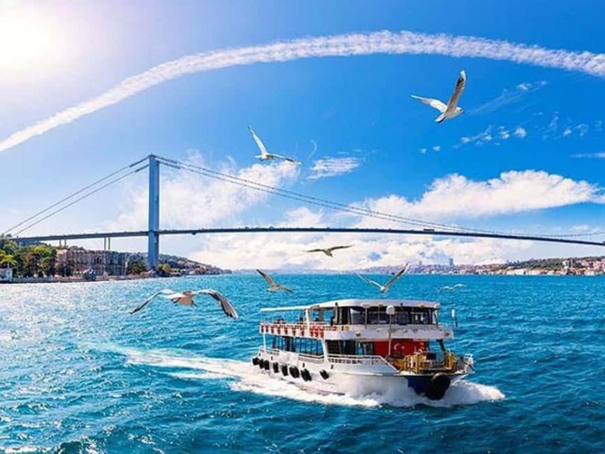 Istanbul: Sunset Bosphorus Yacht Cruise with A break on Asia - The 15-minute pause in Üsküdar