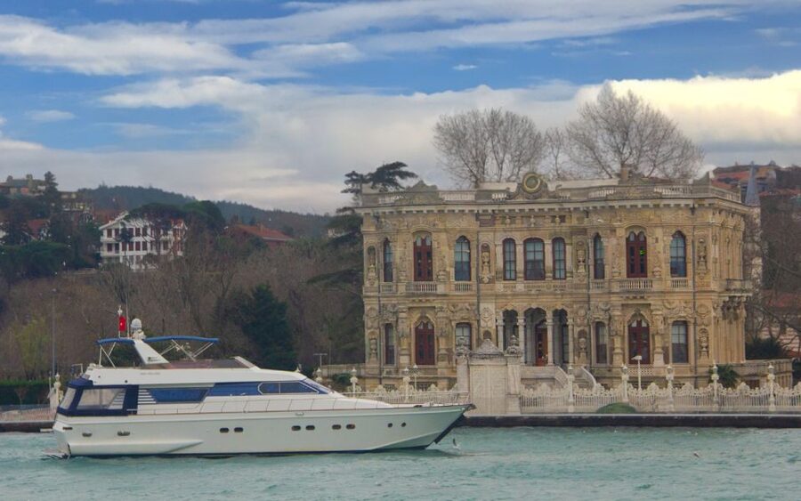 İstanbul: Sunset Cruise with Refreshments - Maiden’s Tower and the return across the water