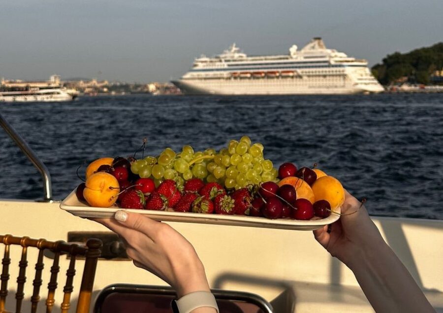 Istanbul: Sunset or Day Small-Group Yacht Cruise with Snacks - Kuleli Military High School and Beylerbeyi Palace