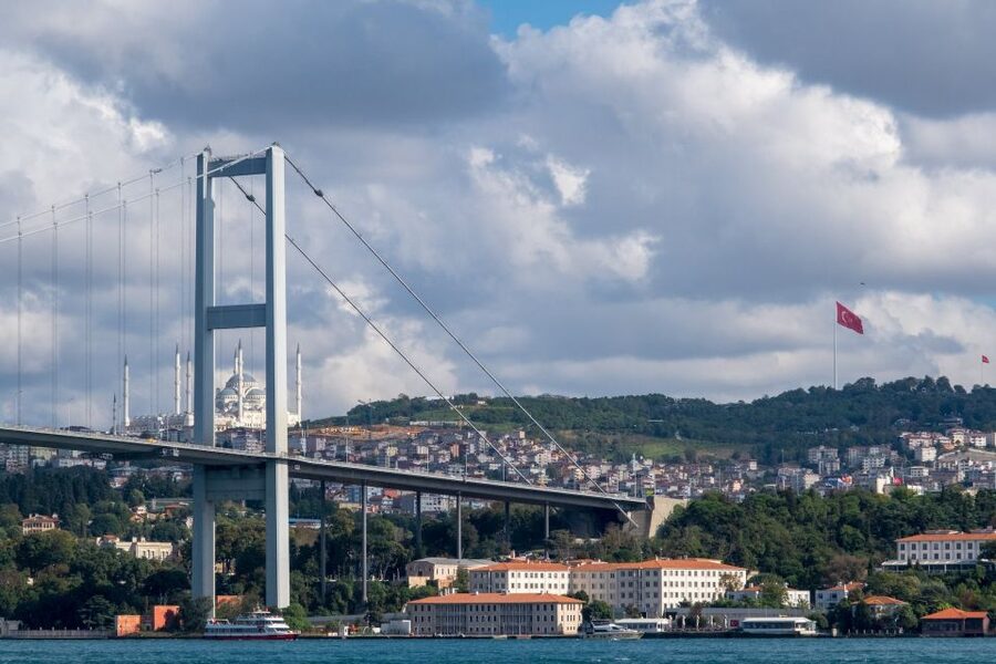 Istanbul: Sunset or Day Small-Group Yacht Cruise with Snacks - Daytime or sunset: choosing the better departure