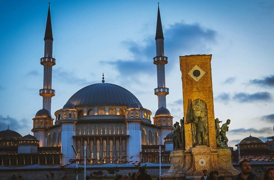Istanbul: Taksim District Half-Day Walking Tour - Key points at a glance