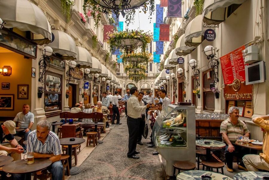 Istanbul: Taksim District Half-Day Walking Tour - Tuncer and the value of a live guide
