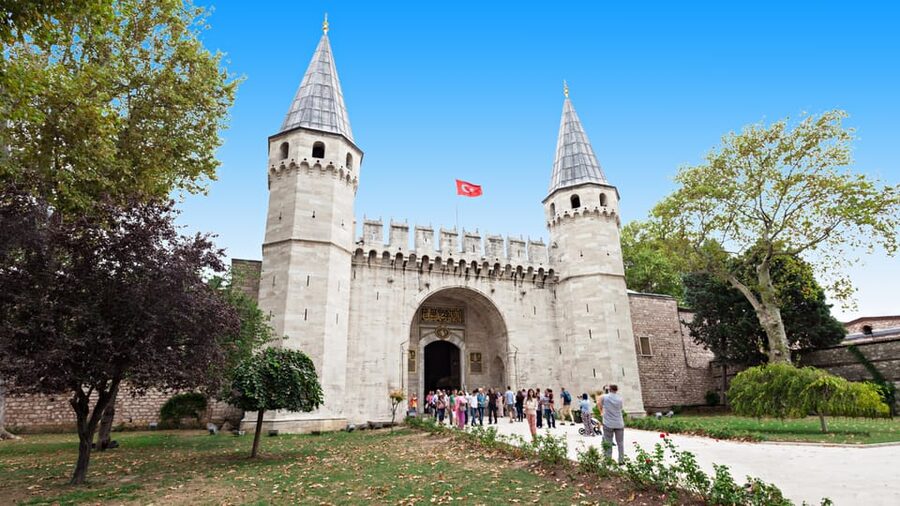 Istanbul: Topkapi Palace and Harem Guided Tour - The real cost: $18 tour fee plus palace admission