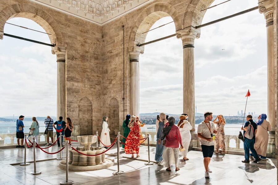 Istanbul: Topkapi Palace and Harem Guided Tour with Ticket - Why a guide helps at Topkapi Palace