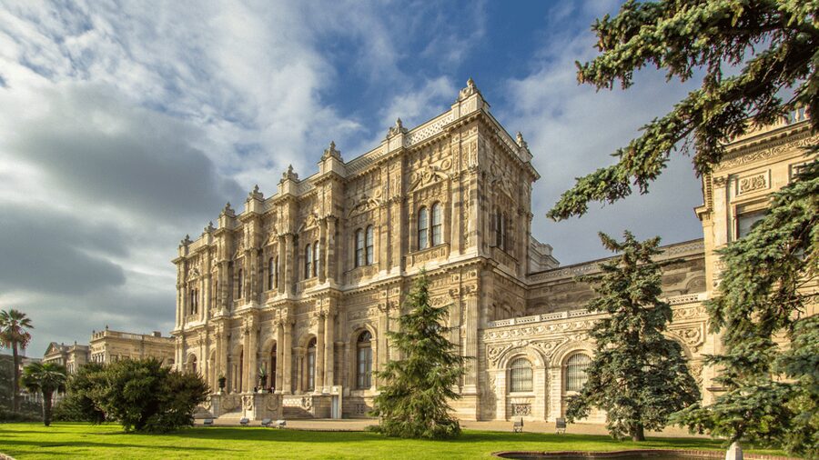 Istanbul: Topkapi Palace & Dolmabahce Palace Combo Ticket - Languages, phones, and small practical details