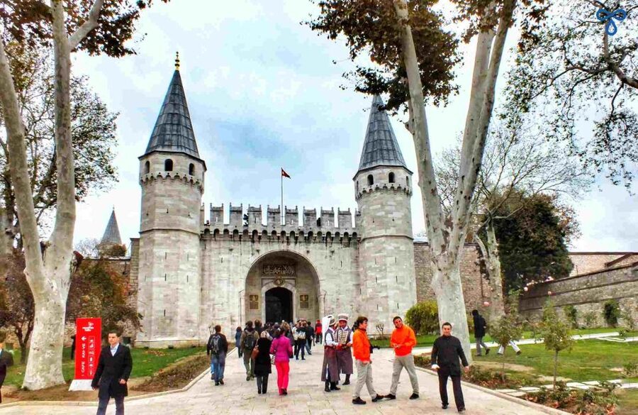 Istanbul: Topkapi Palace Guided Tour - Treasury objects, porcelain, and royal clothing