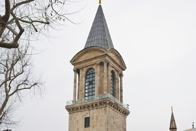 Istanbul: Topkapi Palace Guided Tour and Skip The Line - The four courtyards and the palace story
