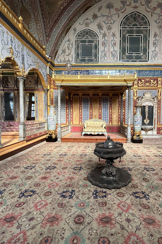 Istanbul: Topkapi Palace & Harem Museum Ticket & Audio Guide - Royal jewelry, sacred relics, and Ottoman court life