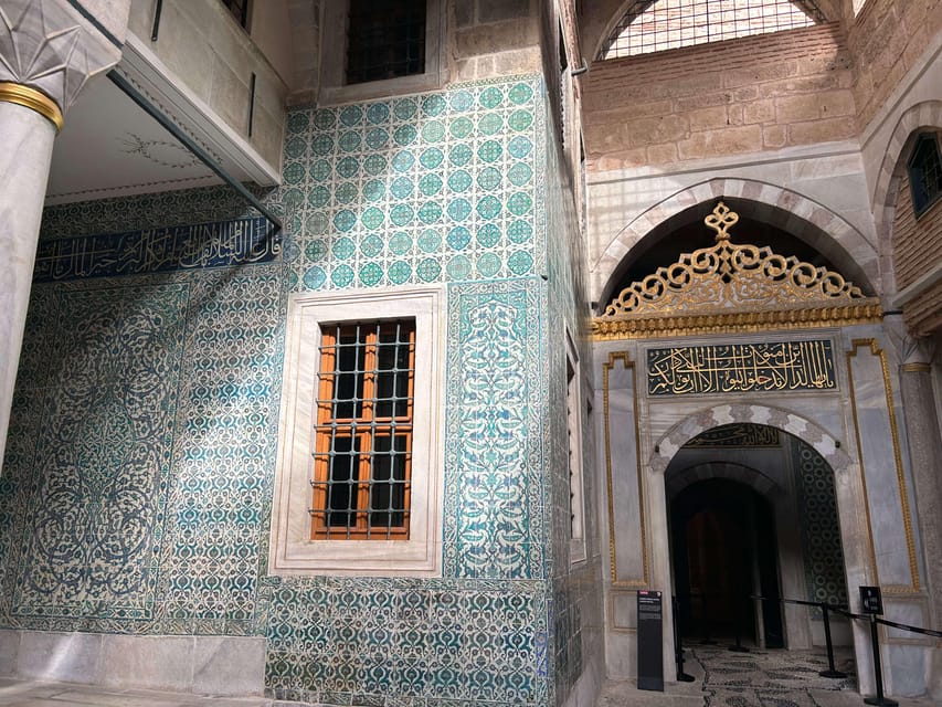 Istanbul: Topkapi Palace & Harem Museum Ticket & Audio Guide - Courtyards, gardens, and Bosphorus views
