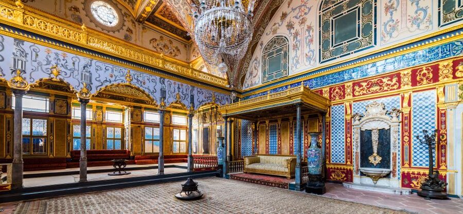 Istanbul: Topkapi Palace & Harem Tour Skip-the-Line Ticket - The Holy Relics Chamber