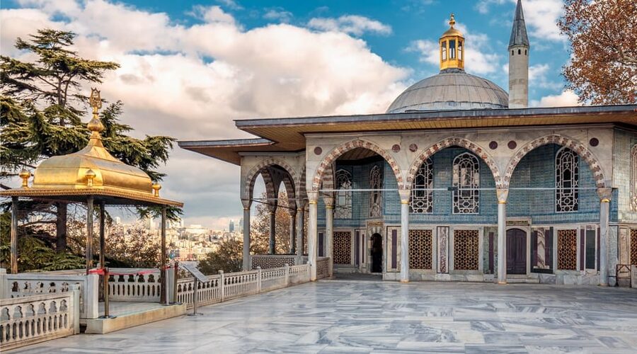 Istanbul: Topkapi Palace Skip-the-Line Ticket & Guided Tour - Meeting at the Sultan Ahmed III Fountain