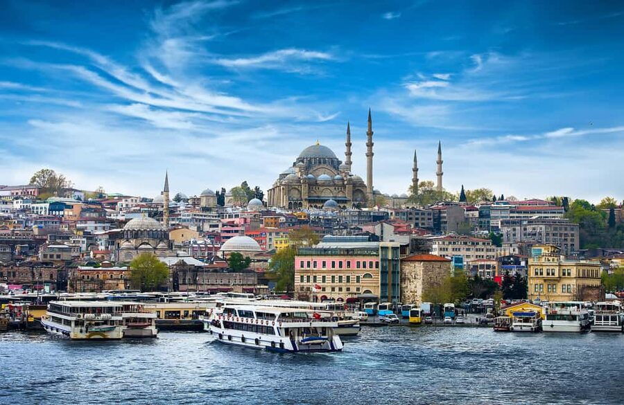 Istanbul: Turkish Cuisine Walking Food Tour with Guide - Lahmacun starts the Turkish food lesson