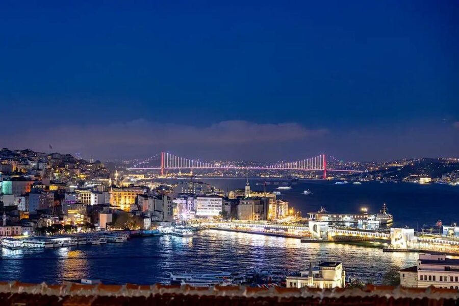 Istanbul: Turkish Food Night and Rooftop Experience - Sirkeci begins the evening with street food