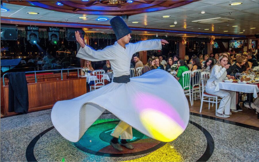 İstanbul: Turkish Night On the Bosphorus with Private Table - A Turkish night with Istanbul as the backdrop