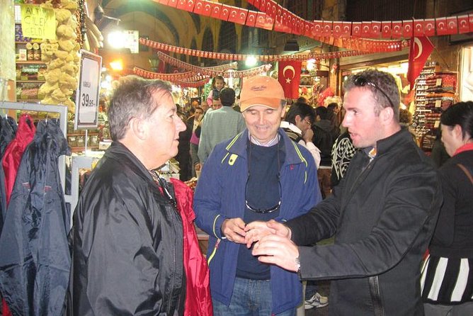 Istanbul Turkish Shopping Experience - Following the aromas through Misir Carsisi