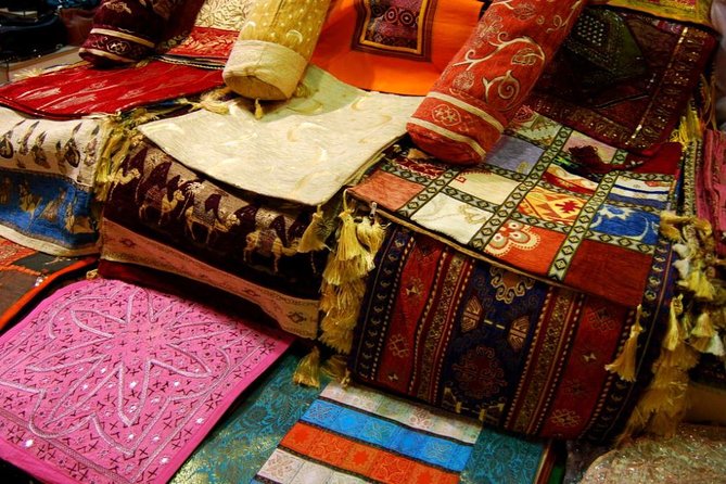 Istanbul Turkish Shopping Experience - Entering the Grand Bazaar for carpets and ceramics