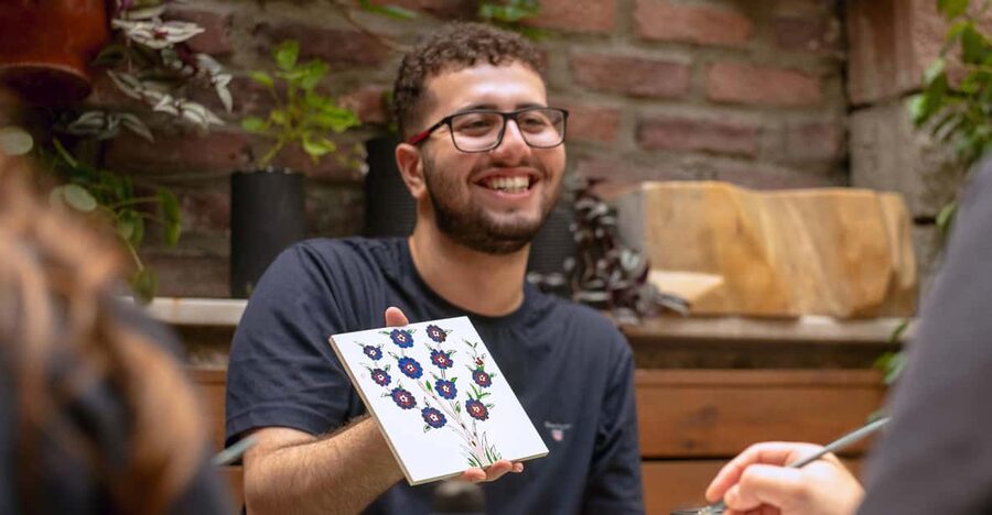 Istanbul: Turkish Tile Painting & Ceramic Workshop w/ Snacks - How much help will you receive?
