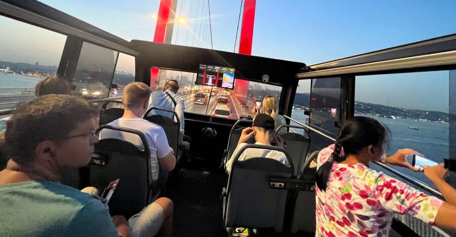Istanbul: Two Continents Evening Bus Tour with Commentary - What this 2.5-hour evening route is really for