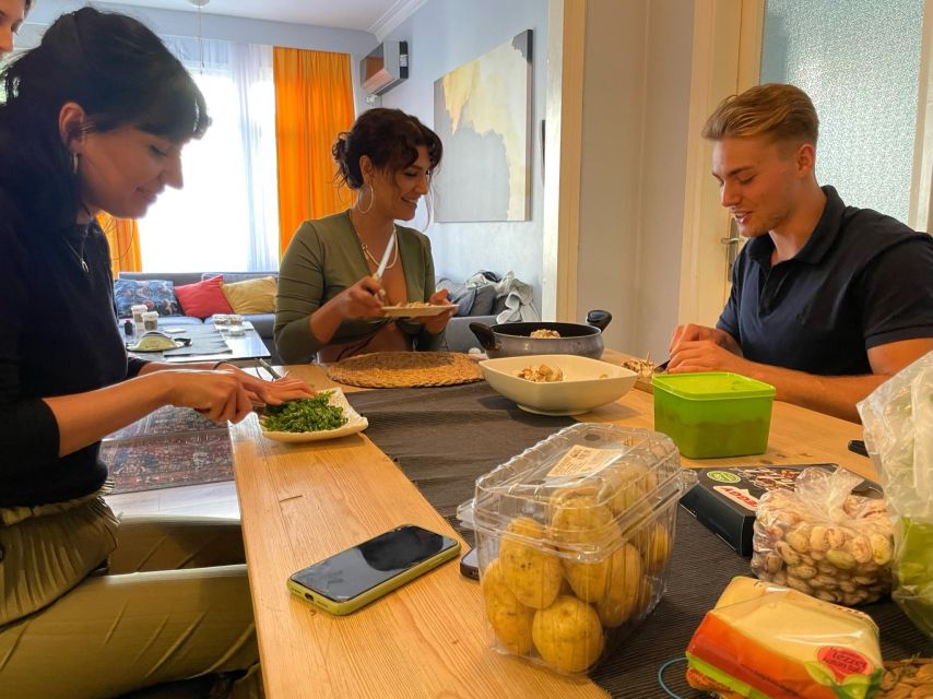 Istanbul: Vegan/Vegetarian Cooking Class with Locals at Home - Tea First, Then a Conversation About Istanbul