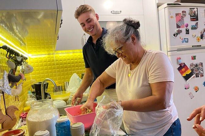 Istanbul Vegan/Vegeterian Cooking Class with Locals at Home - Building kısır from bulgur