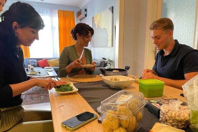 Istanbul Vegan/Vegeterian Cooking Class with Locals at Home - Arriving at 5:30 pm in Gümüşsuyu