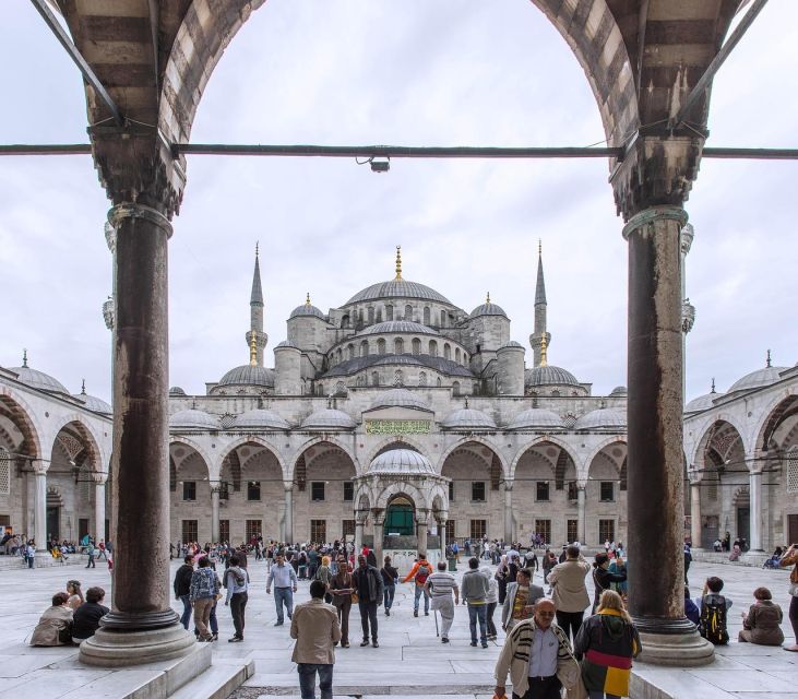Istanbul Walking Tour: Discovering Old Town - The timing, meeting point, and finish