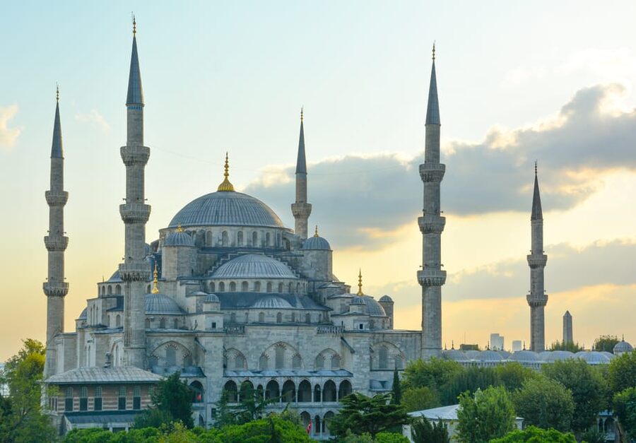 Istanbul Walking Tour: Mosques, Palace, Cistern with Lunch - What $180 really buys you