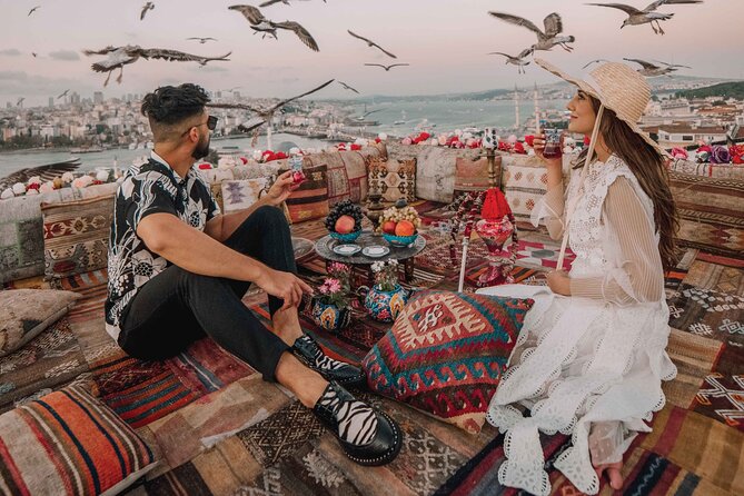 Love in Istanbul: Perfect Photo Moments at Iconic Locations - Why a private photo session can work well in Istanbul