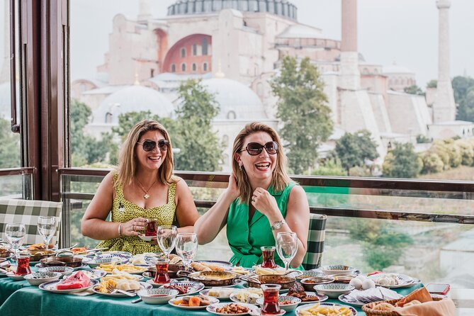 Love in Istanbul: Perfect Photo Moments at Iconic Locations - What the photographer adds to the experience