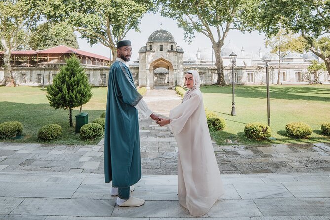 Love in Istanbul: Perfect Photo Moments at Iconic Locations - Timing, meeting points, and the one-location limit